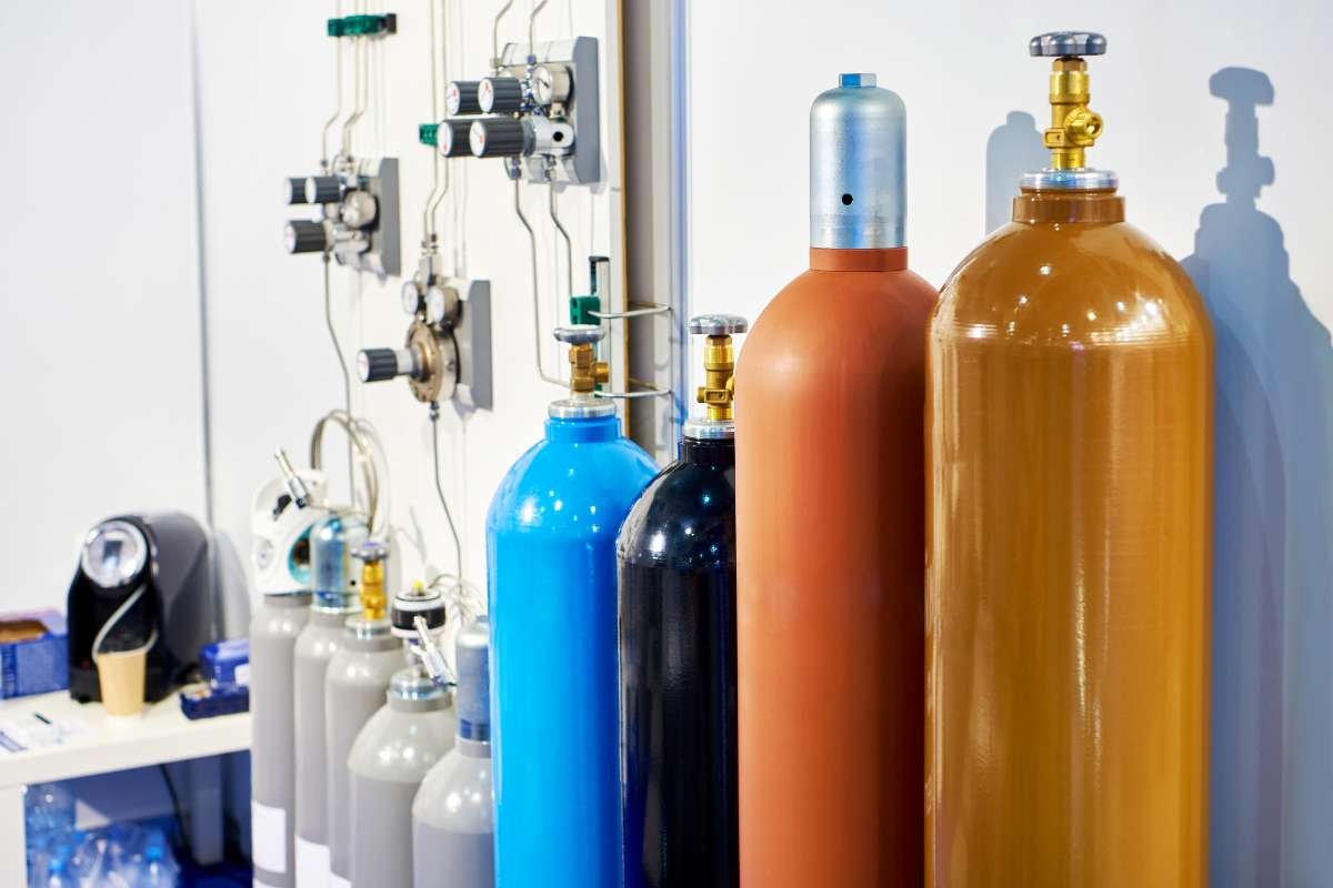 Different Color Code for Gas Cylinder and their Meaning | The Lifesciences Magazine