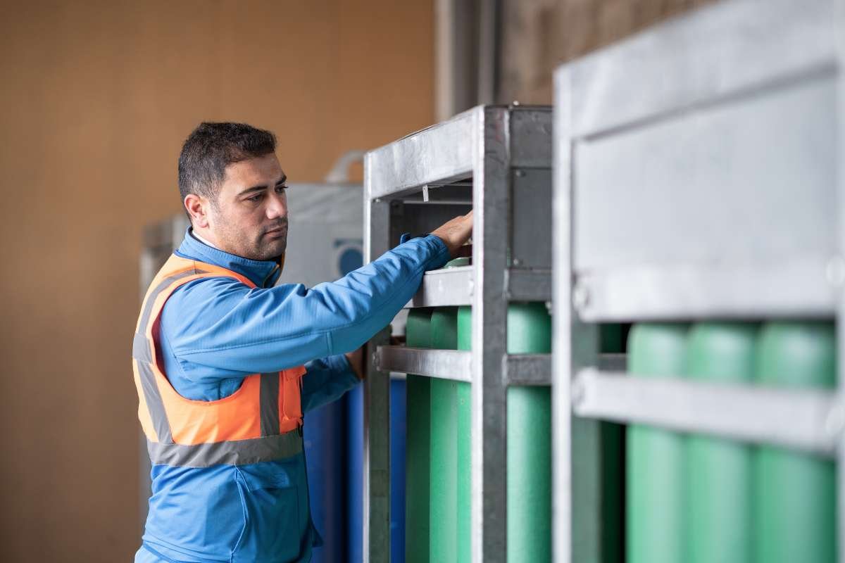 Different Color Code for Gas Cylinder and their Meaning | The Lifesciences Magazine