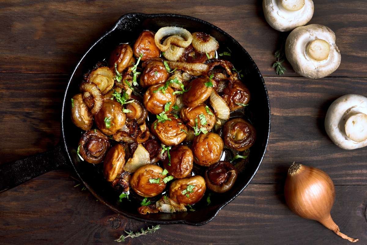 Can You Eat Mushroom Raw? The Answer Might Surprise you! | The Lifesciences Magazine