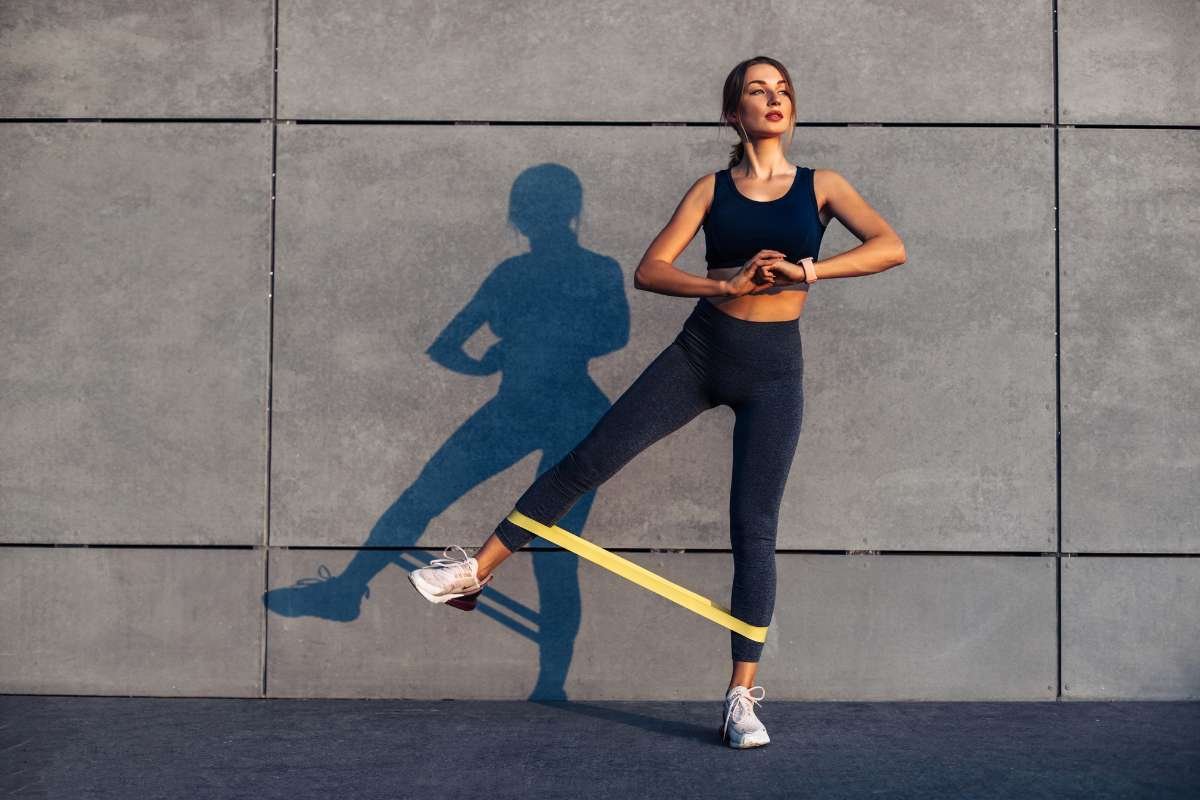 Stretch Band Exercises for Knees to Strengthen & Support | The Lifesciences Magazine