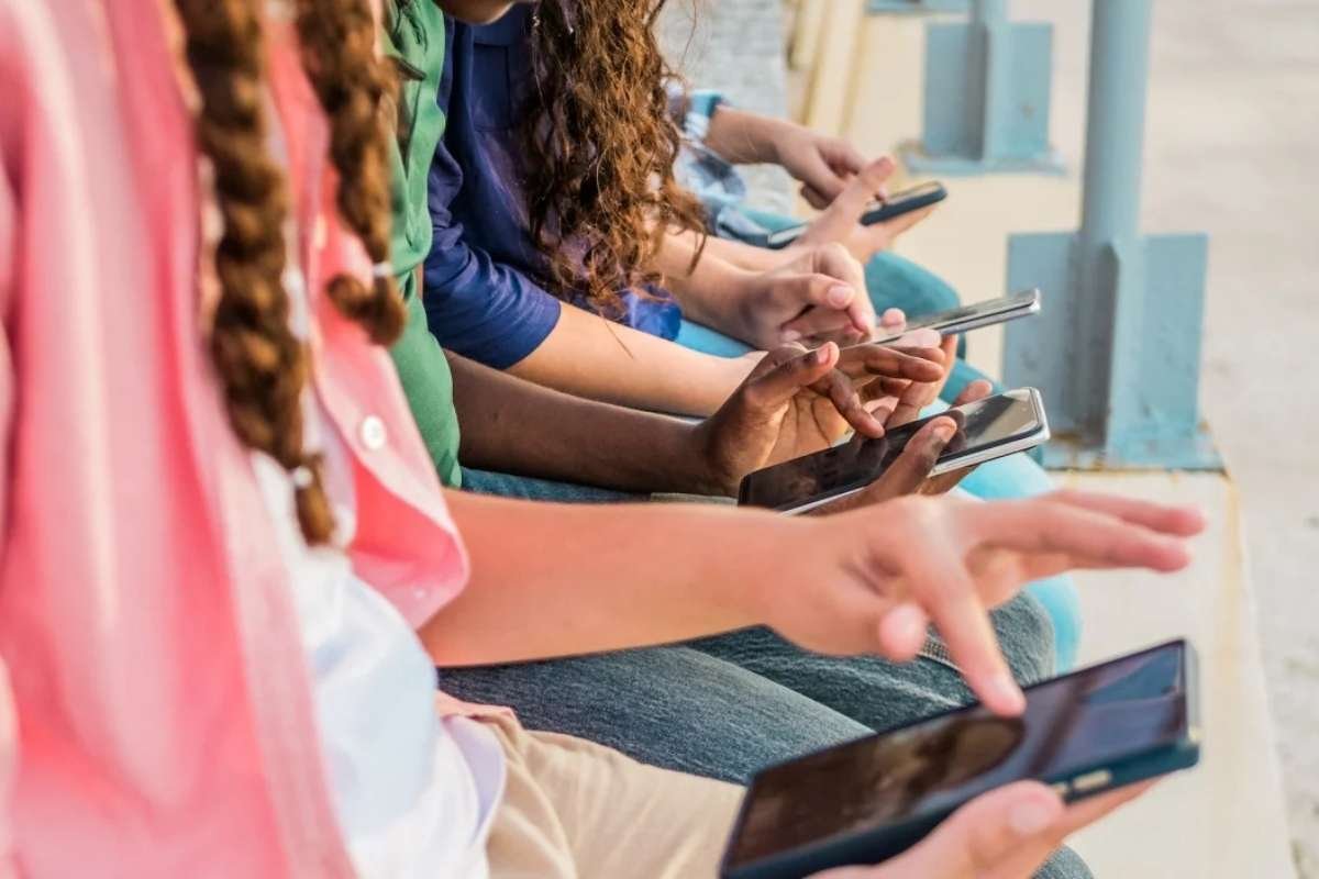 Teen Social Media Use: Moderate Habits May Boost Wellbeing, National Study Reveals | The Lifesciences Magazine