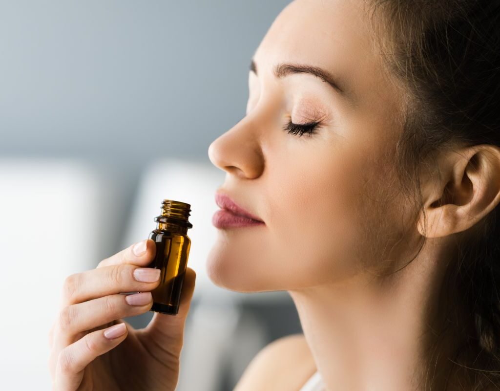 Essential Oils for Pain Relief & Safe Usage Tips | The Lifesciences Magazine