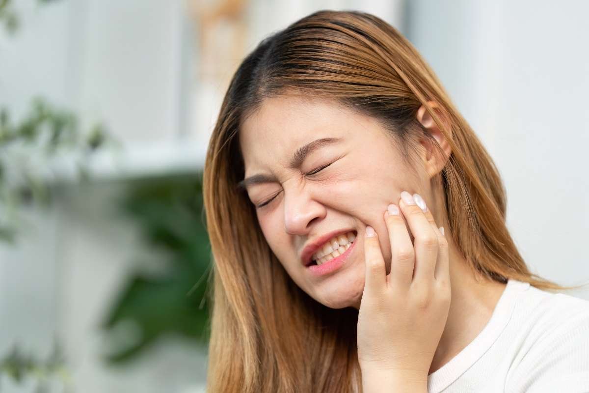 Natural Remedies for Toothache Pain That Bring Instant Comfort | The Lifesciences Magazine