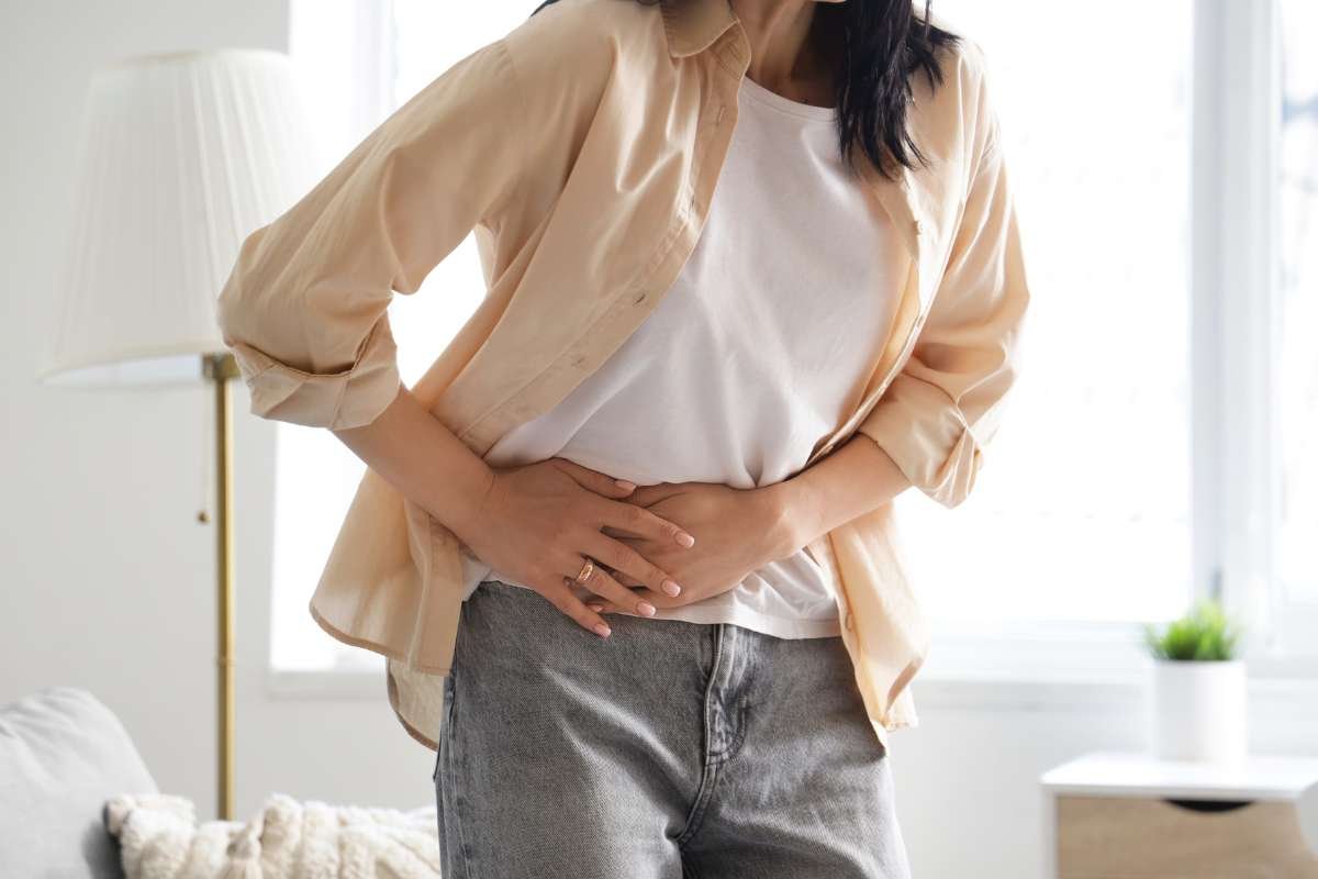 Lower Abdominal Pain: Spot Symptoms Before It’s Too Late | The Lifesciences Magazine