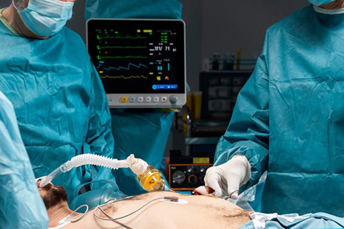 Is Robotic Surgery Safer Than Traditional Surgery Explained | The Lifesciences Magazine